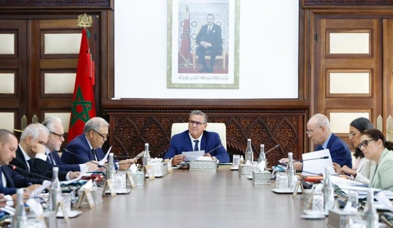🔹 مجلس الحكومة يصادق على مشاريع مراسيم جديدة لتعزيز الحكامة المالية والتأطير الترابي وتحديث البنية الإدارية