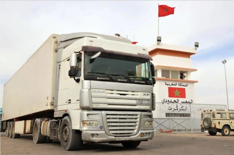 الشاحنات المغربية تواجه تحديات “طريق قندهار” بين الكركرات وموريتانيا