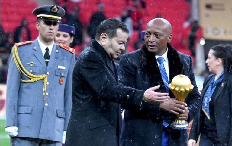 الأمير مولاي رشيد يسلم كأس إفريقيا للإمم إلى المنتخب السنغالي
