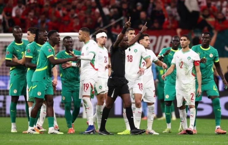 حين يتحول النجاح إلى تهمة .. كرة القدم مرآة لاختلالات قارة إفريقيا