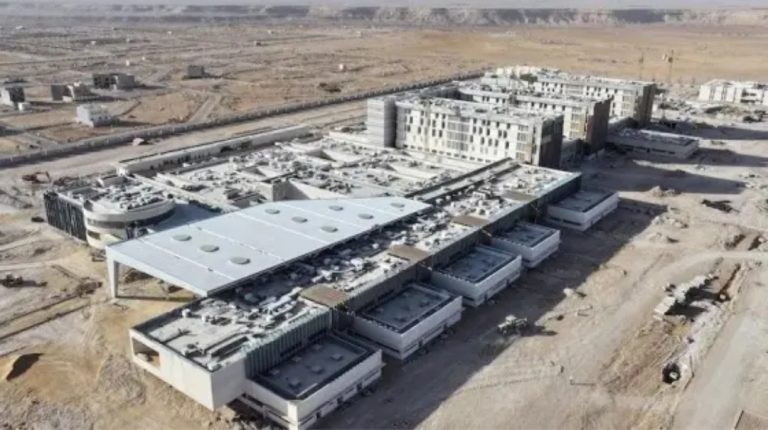 المستشفى الجامعي بالعيون يقترب من الانطلاق… وزارة الصحة تشرع في تعبئة الأطر لتشغيل أكبر صرح طبي بالأقاليم الجنوبية