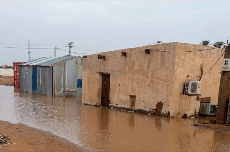 فيضانات غير مسبوقة تفضح هشاشة مخيمات تندوف وتغضب الصحراويين