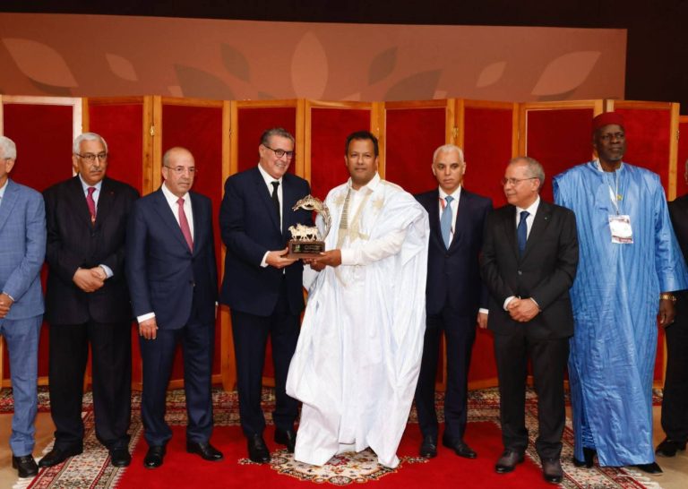 المعرض الدولي للفلاحة بمكناس.. تتويج محمد الدبدا بجائزة أفضل مربي للإبل.
