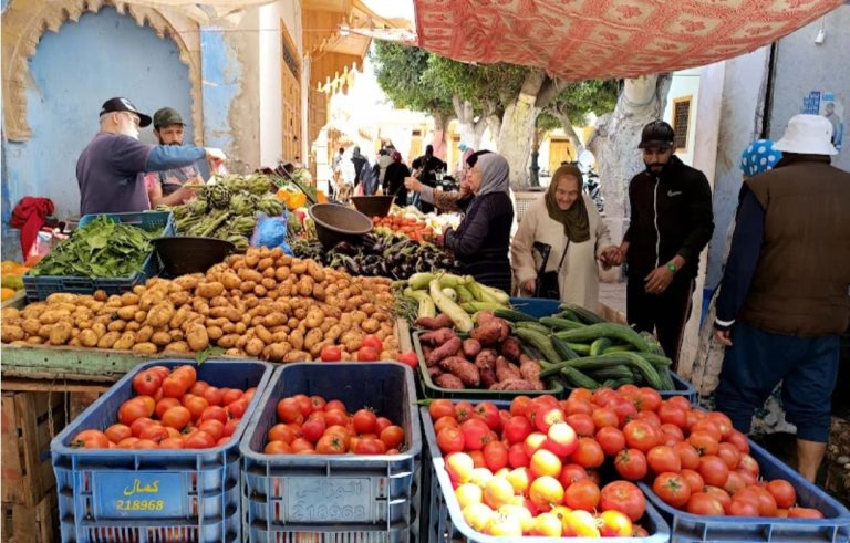 تقلبات أسعار الطماطم في “سوق إنزكان” تسائل اضطراب سلاسل التوزيع