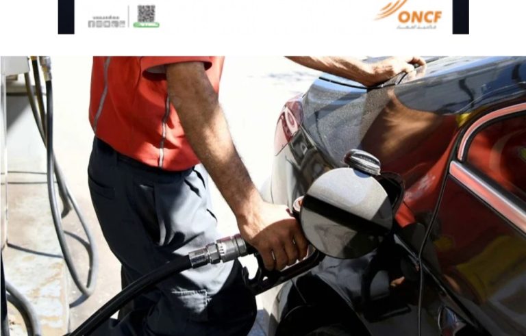 عدم تطبيق محطات وقود لتخفيض أسعار المحروقات يثير غضب السائقين