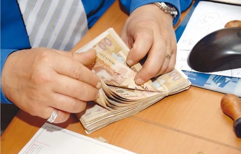 اقتراب عيد الأضحى يعيد مطلب “تسبيق صرف الأجور” إلى الواجهة