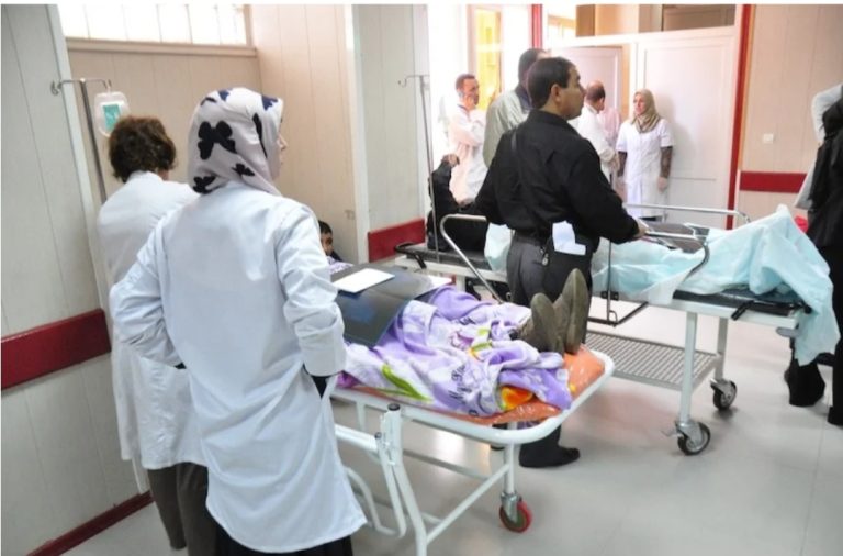 العلاج بالخارج يحرج الحكومة الجزائرية ويعيد نقاش تدهور مستشفيات البلاد