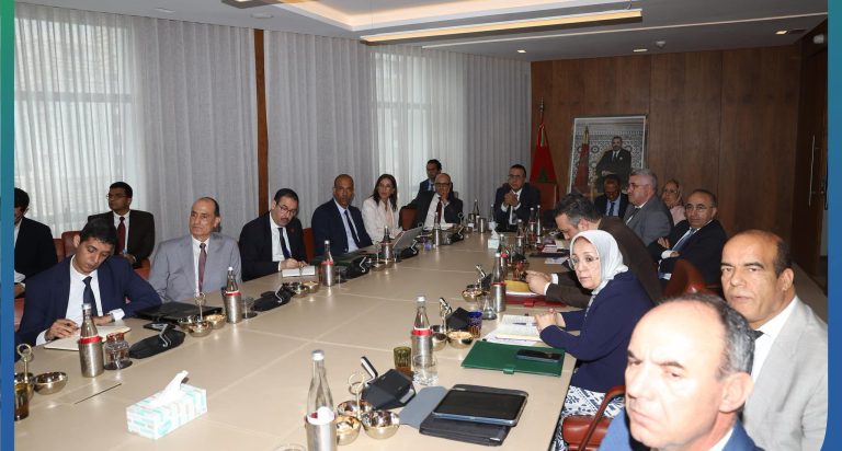 الرباط: اجتماع تنسيقي لتدارس خارطة طريق المرحلة الانتقالية لتفعيل المجموعات الصحية الترابية