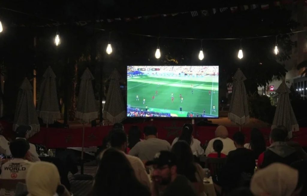 “أسود الأطلس” يشعلون الحماس بالصحراء المغربية قبل “موقعة هولندا”
