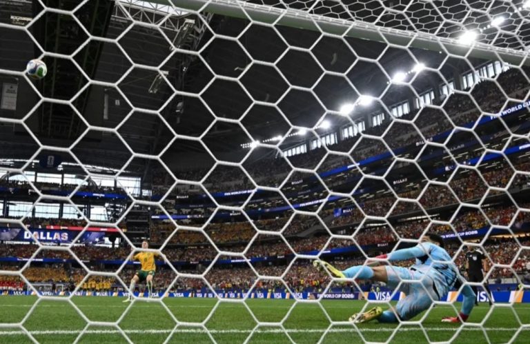 ركلات الترجيح ترسل مصر إلى ثمن نهائي المونديال على حساب أستراليا