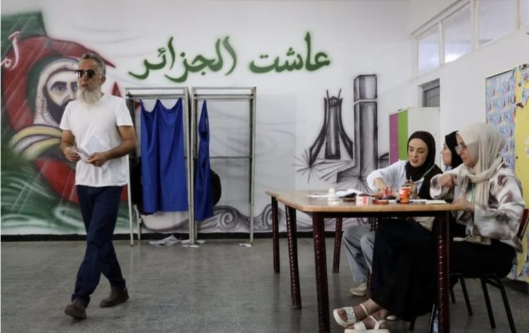 عزوف قياسي يضرب انتخابات الجزائر ويوسع التشكيك في شرعية البرلمان