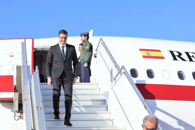 سانشيز يزور الجزائر لأول مرة منذ أزمة الصحراء.. ومدريد تتمسك بدعم مبادرة الحكم الذاتي