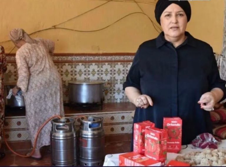 منزل المتطوعة “صباح حامد” بسبتة يتحول إلى مركز لإغاثة مئات المهاجرين