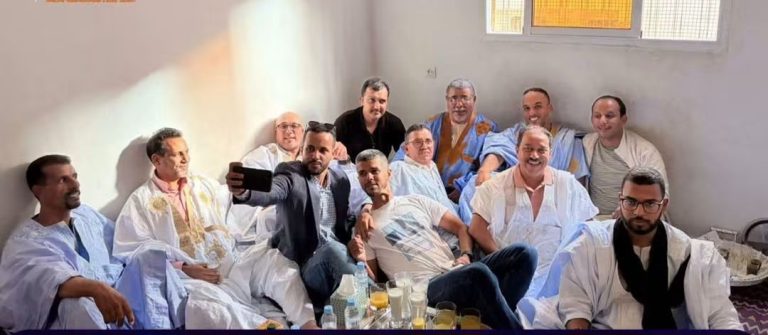 مبادرة صلح عرفية بمدينة العيون: طي صفحة خلاف قبلي وتكريم للمرأة الصحراوية