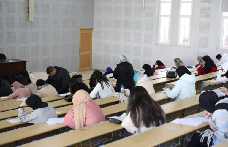 “التوقيت الميسر” يضع الجامعة المغربية أمام تحديات التمويل وتكافؤ الفرص
