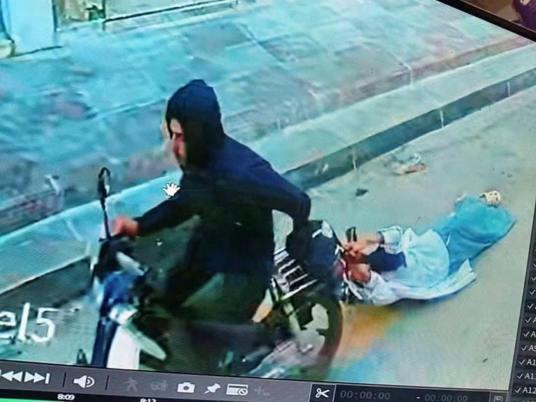 وجدة.. توقيف المتورط في جرّ شابة أثناء سرقة حقيبتها