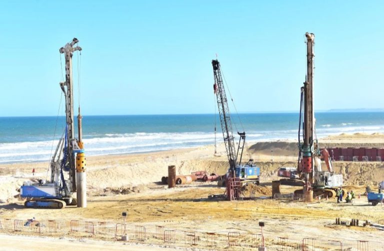 العيون تُعزز أمنها المائي بإضافة وحدة ثالثة لتحلية مياه البحر