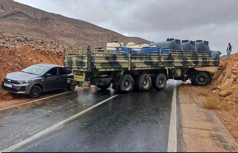 آسا.. انزلاق شاحنة عسكرية محملة بصهاريج يتسبب في عرقلة السير بفج أمزلوك