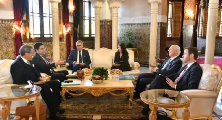 دي ميستورا يعرض سبعة محاور لتفصيل الحكم الذاتي أمام مجلس الأمن ويؤجل لقاءاته الإعلامية
